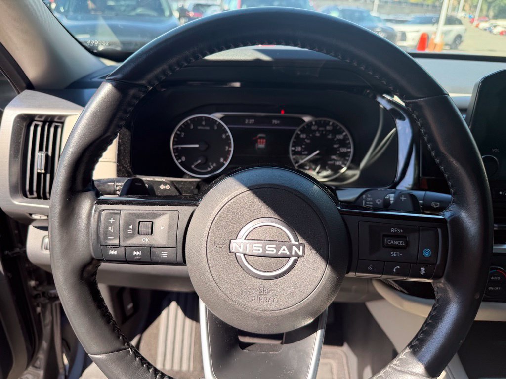 Used 2022 Nissan Pathfinder SL AWD/4WD image 11