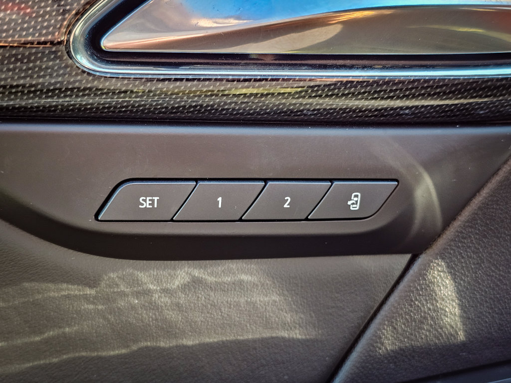 Used 2022 Buick Envision Essence w/ Safety Package FWD image 12