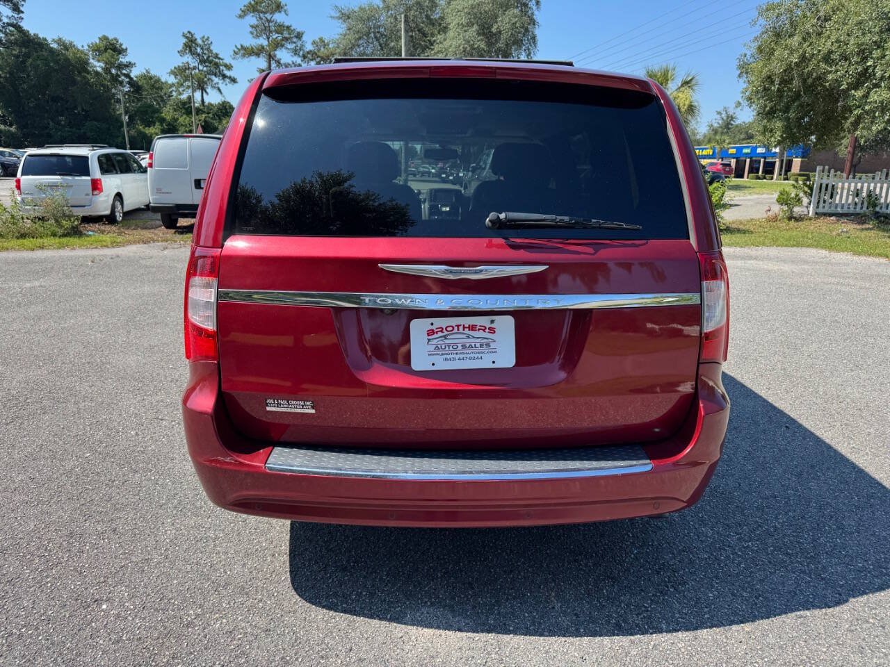 Used 2013 Chrysler Town & Country Touring-L w/ Entertainment Group #2 FWD image 5