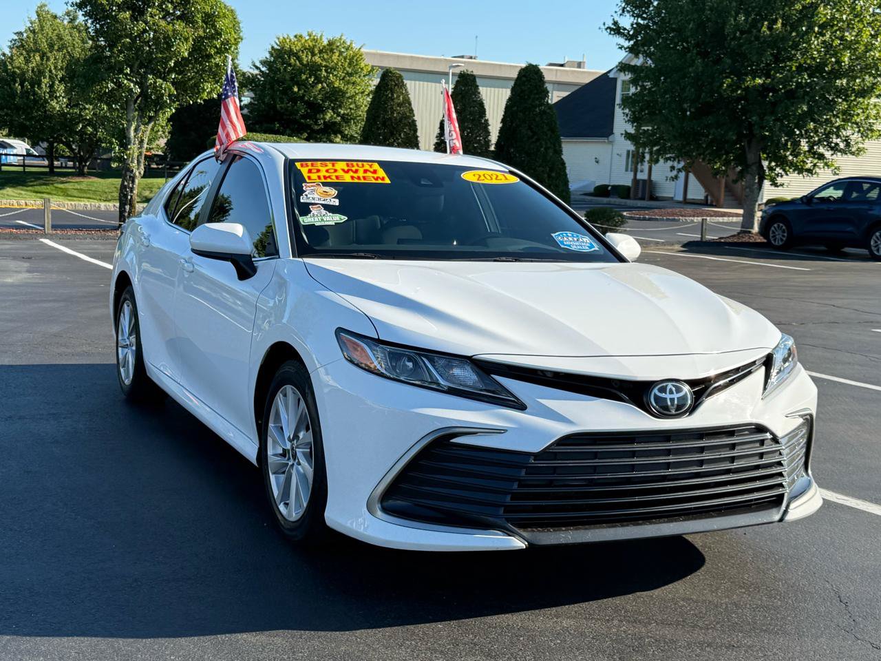 Used 2021 Toyota Camry LE FWD image 4