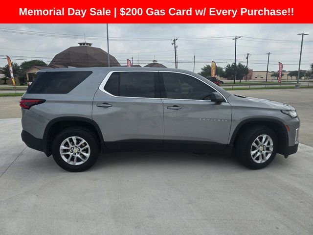 Used 2023 Chevrolet Traverse LS FWD image 2