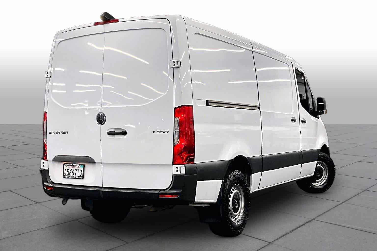 Used 2019 Mercedes-Benz Sprinter 144 image 12