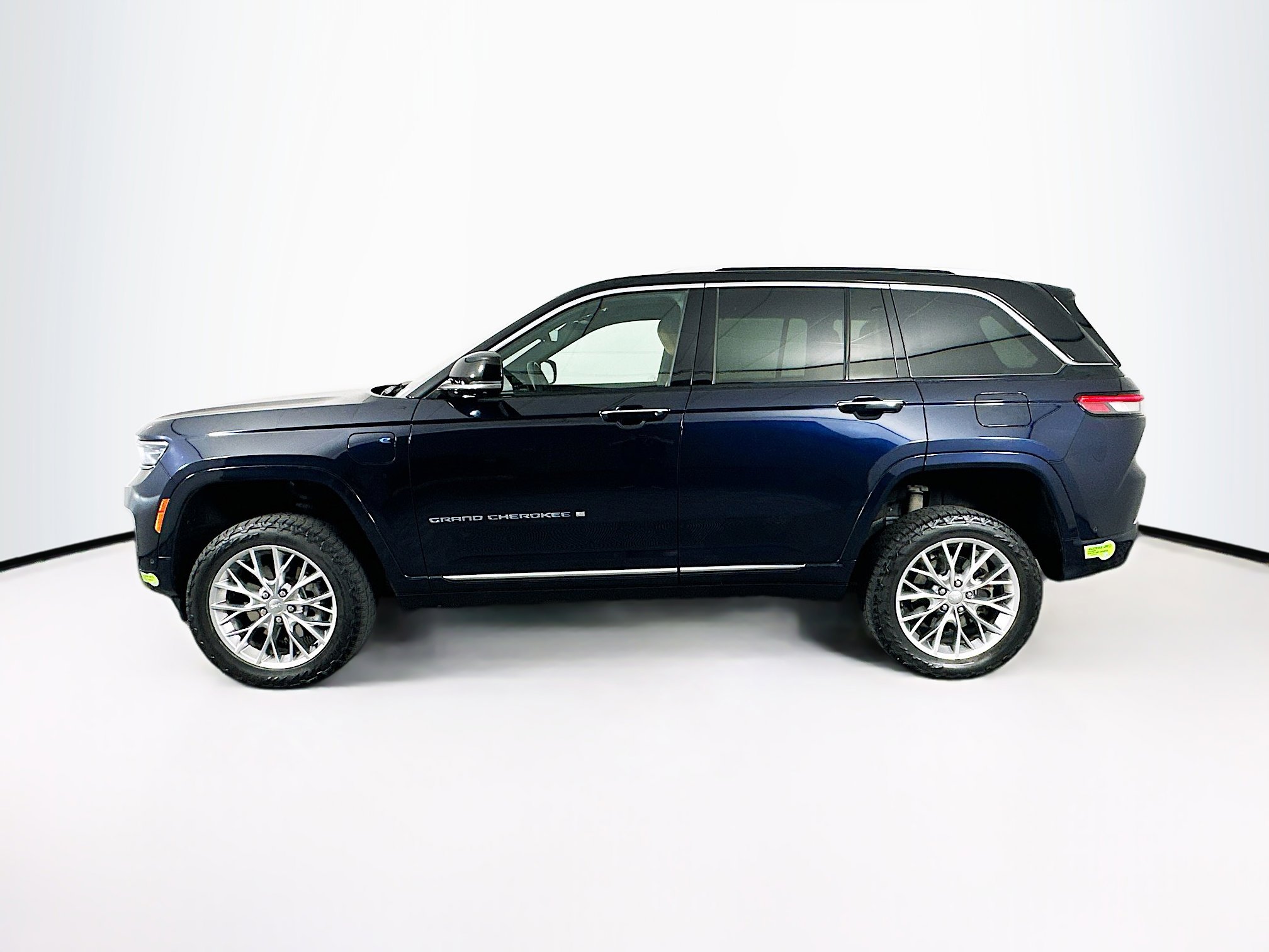 Used 2023 Jeep Grand Cherokee Summit w/ Advanced Protech Group IV image 4