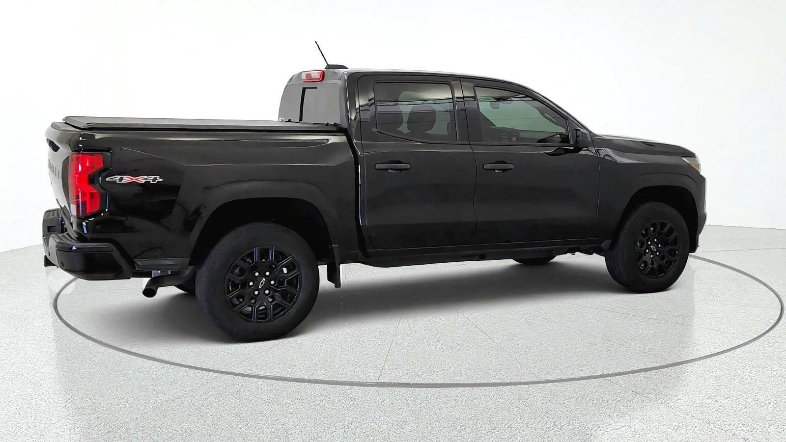 Used 2025 Chevrolet Colorado W/T w/ WT Custom Package AWD/4WD image 9