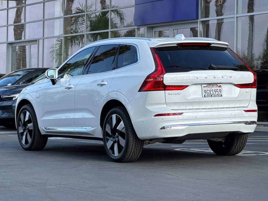Certified 2023 Volvo XC60 T8 Plus AWD/4WD image 3