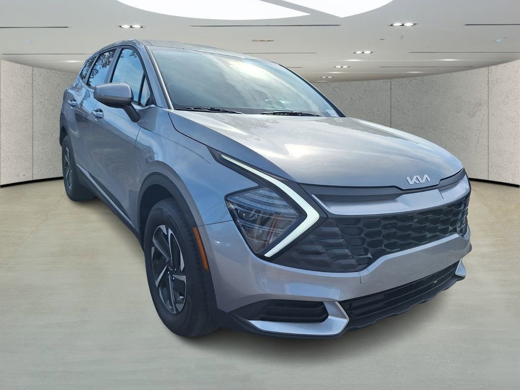 Used 2025 Kia Sportage LX image 7