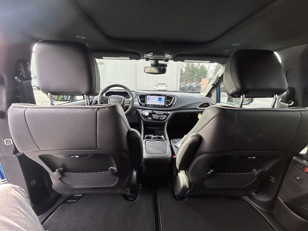 New 2026 Chrysler Pacifica Limited w/ S Appearance Package image 14