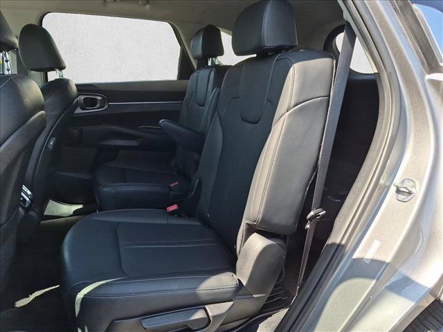 Used 2024 Kia Sorento EX AWD/4WD image 11