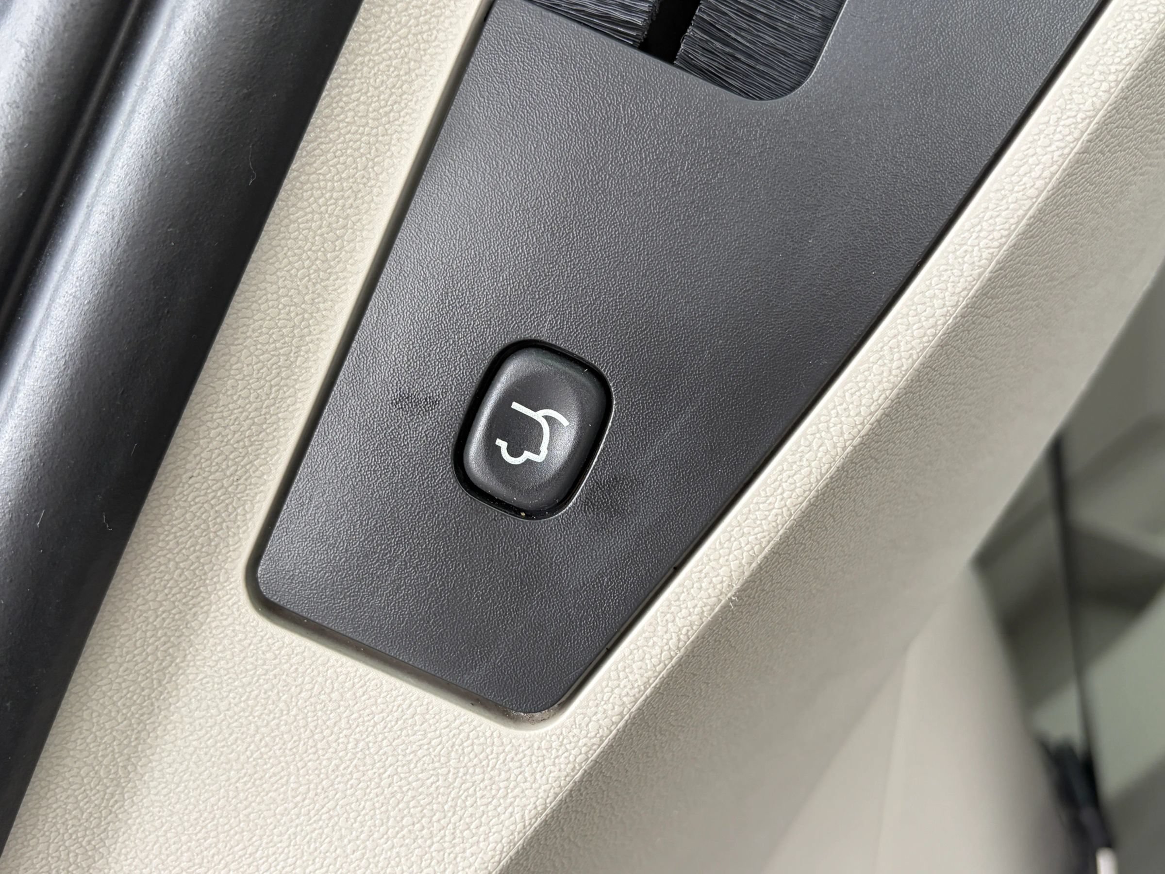 Used 2013 Dodge Grand Caravan SXT w/ Rear Park Assist Pkg FWD image 21