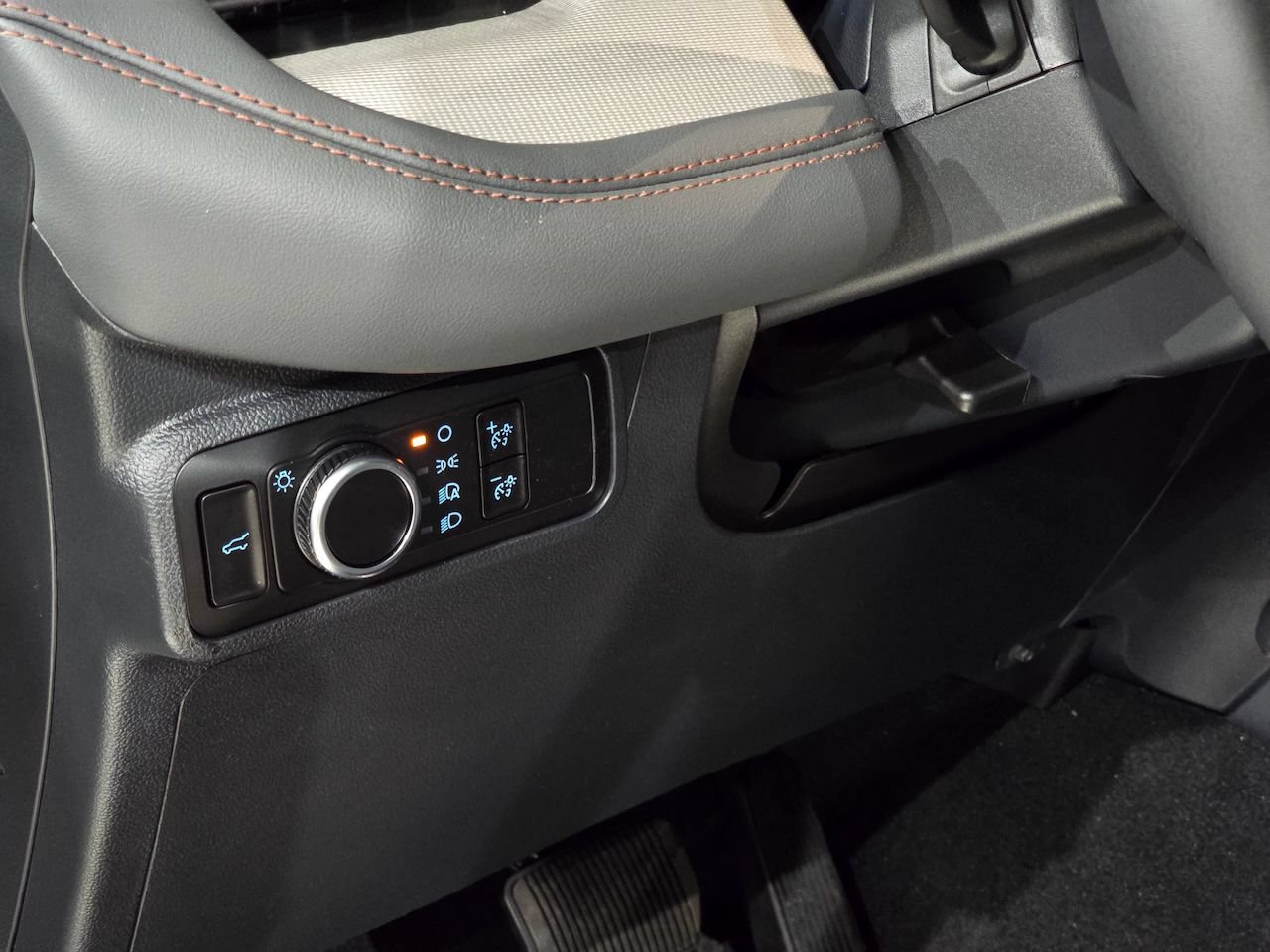 New 2026 Ford Explorer Active AWD/4WD image 19