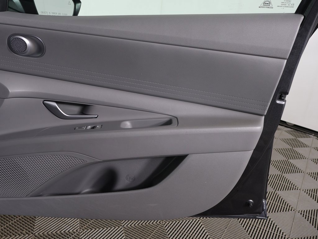 Used 2023 Hyundai Elantra SEL w/ Preferred Accessory Package image 19