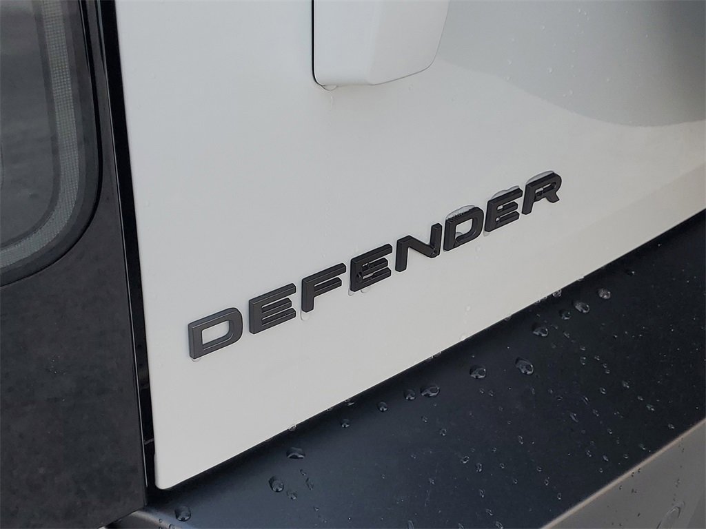 New 2026 Land Rover Defender 130 X-Dynamic SE image 6