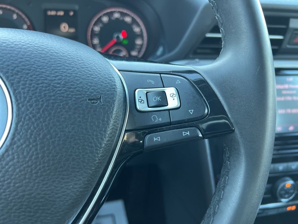 Used 2021 Volkswagen Passat 2.0T SE image 17