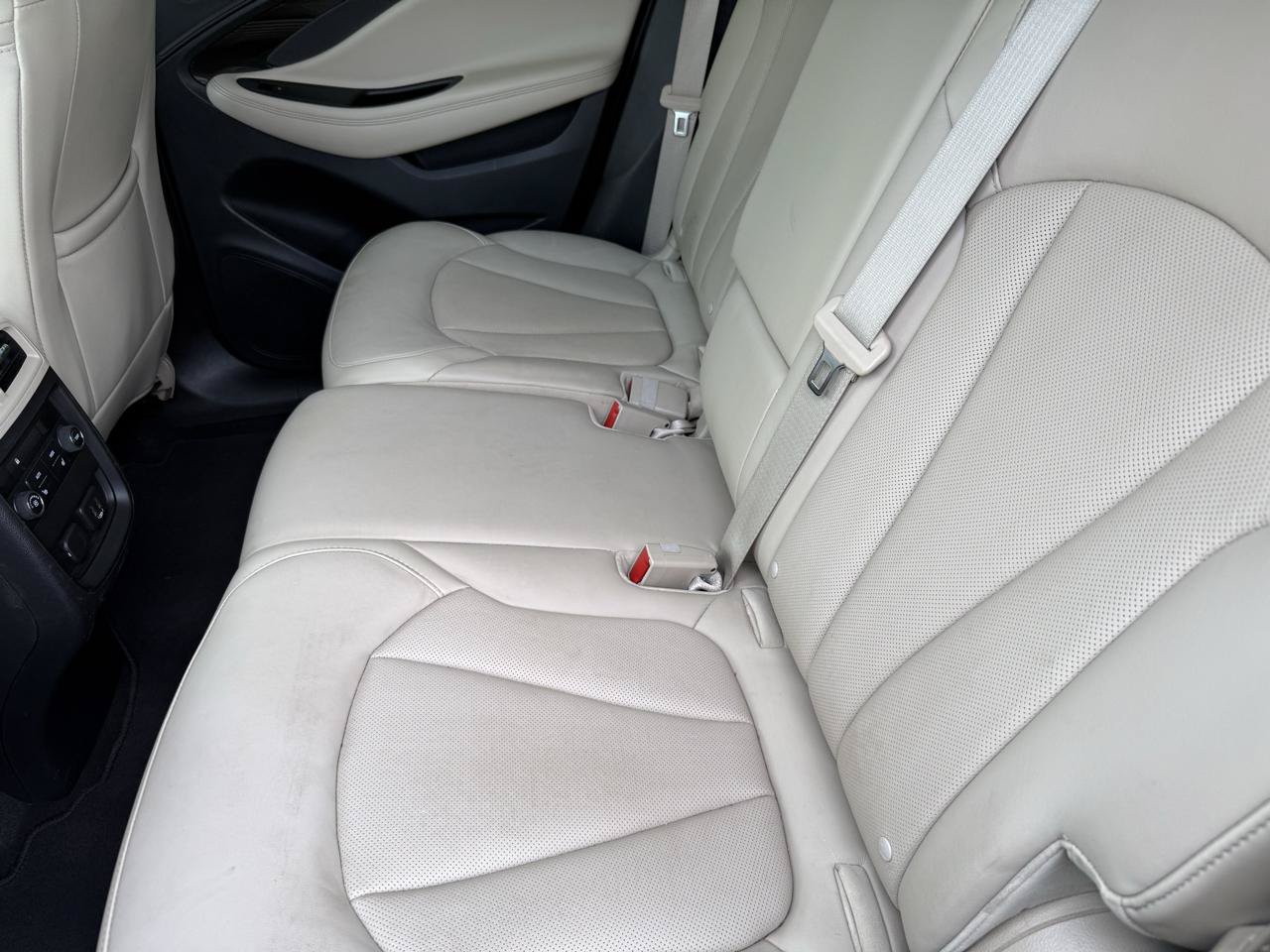 Used 2019 Buick Envision Essence AWD/4WD image 10