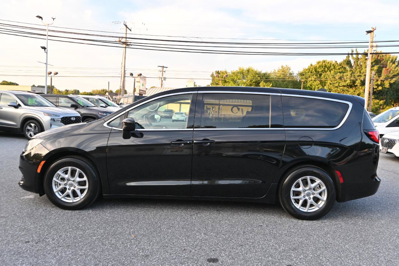 Used 2021 Chrysler Voyager LX FWD image 8
