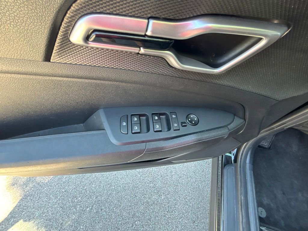 Used 2025 Kia Sportage LX FWD image 22