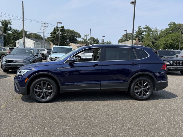 Used 2023 Volkswagen Tiguan SE w/ Panoramic Sunroof Package AWD/4WD image 2