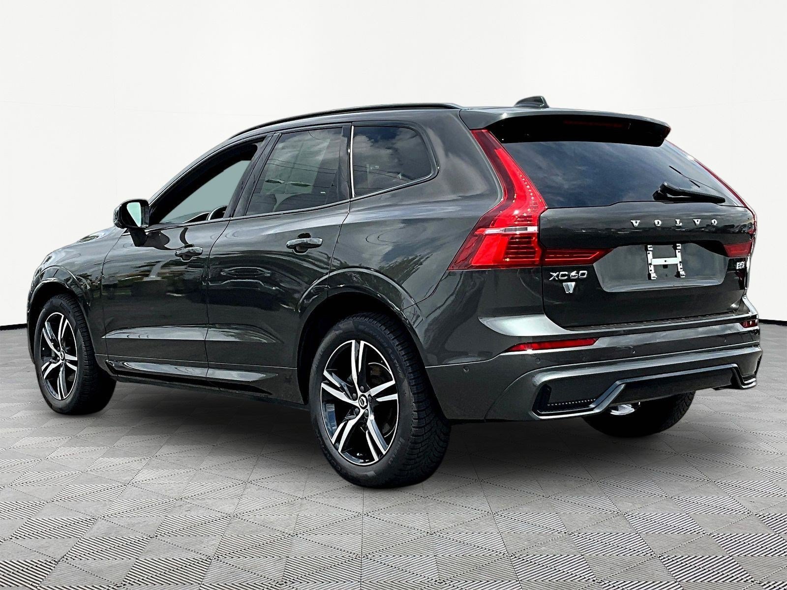 Used 2022 Volvo XC60 B5 R-Design AWD/4WD image 4