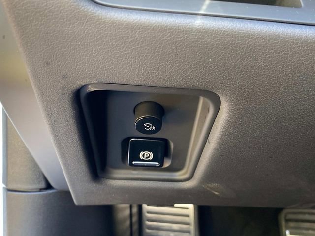 Used 2025 Chevrolet Corvette Stingray Convertible w/ Z51 Performance Package image 14