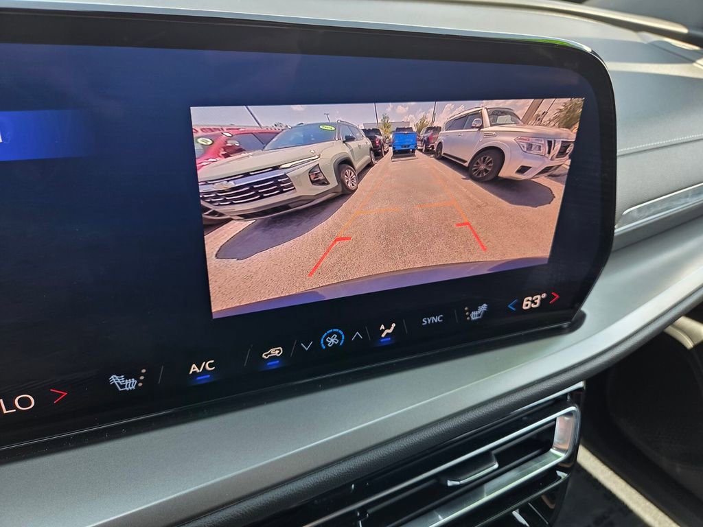 Used 2025 Chevrolet Traverse LT FWD image 31