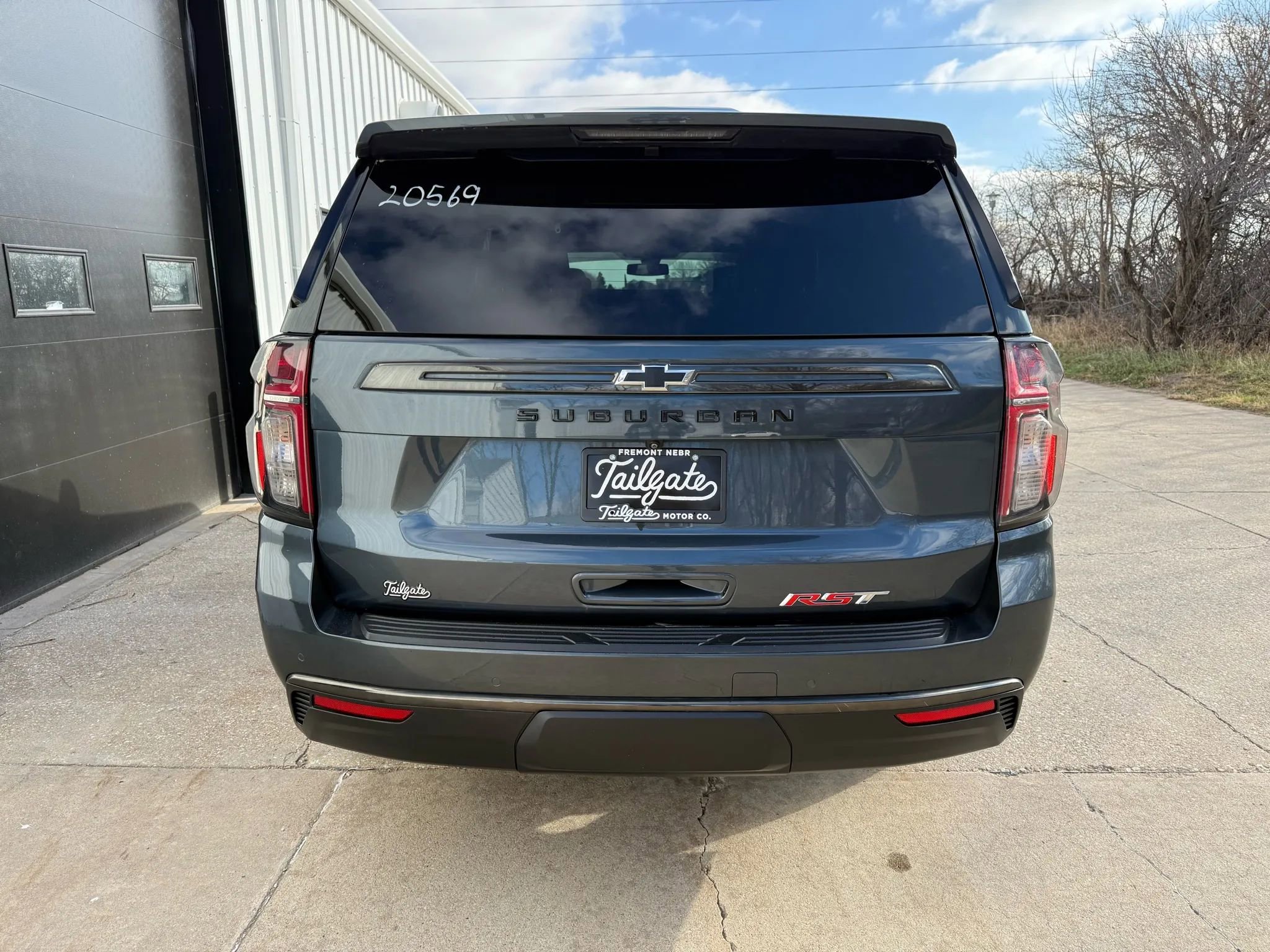 Used 2021 Chevrolet Suburban RST w/ Luxury Package image 6