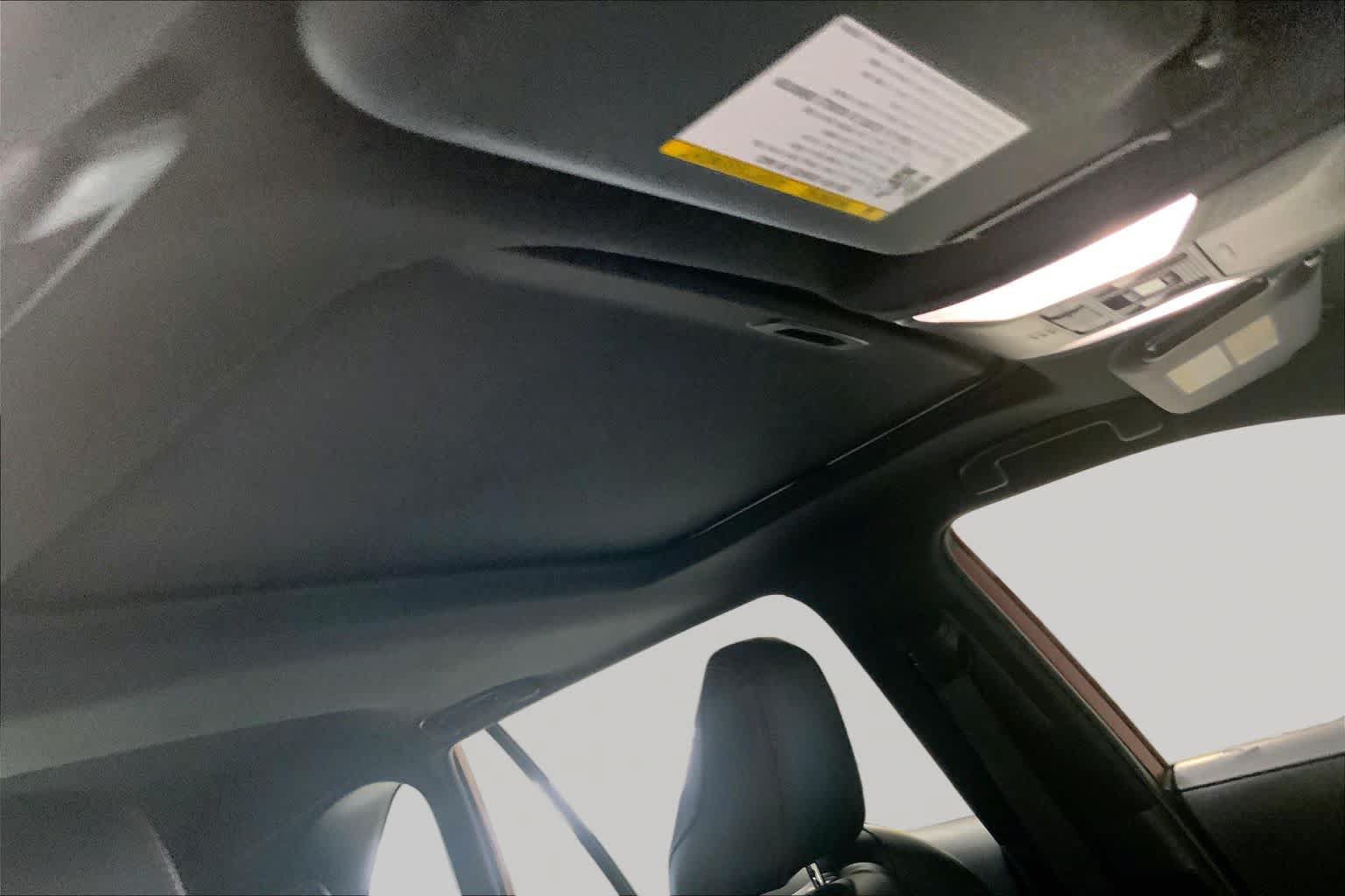 Used 2022 Toyota RAV4 SE w/ Weather & Moonroof Package AWD/4WD image 14