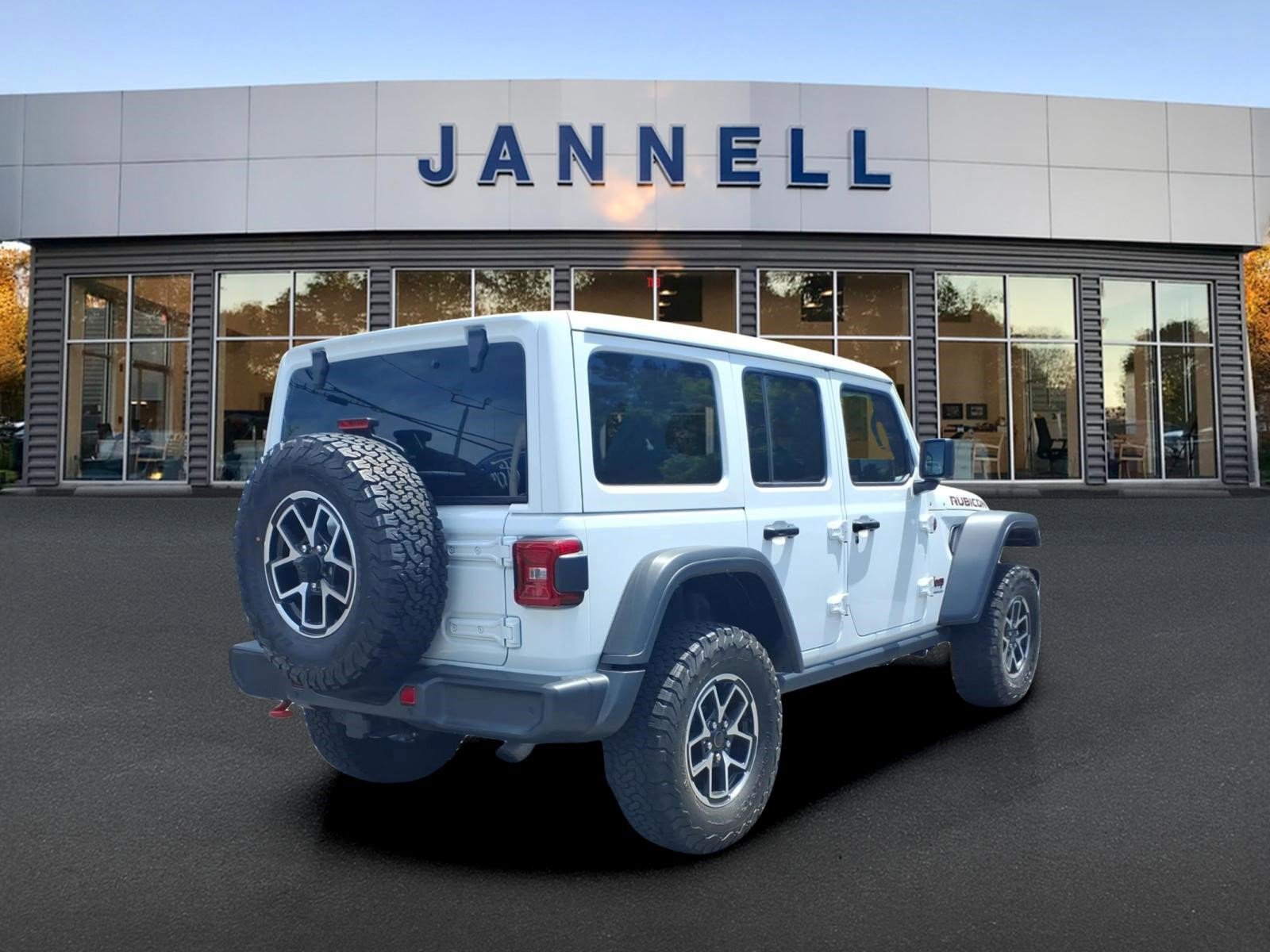 Used 2024 Jeep Wrangler Unlimited Rubicon w/ Technology Group AWD/4WD image 5