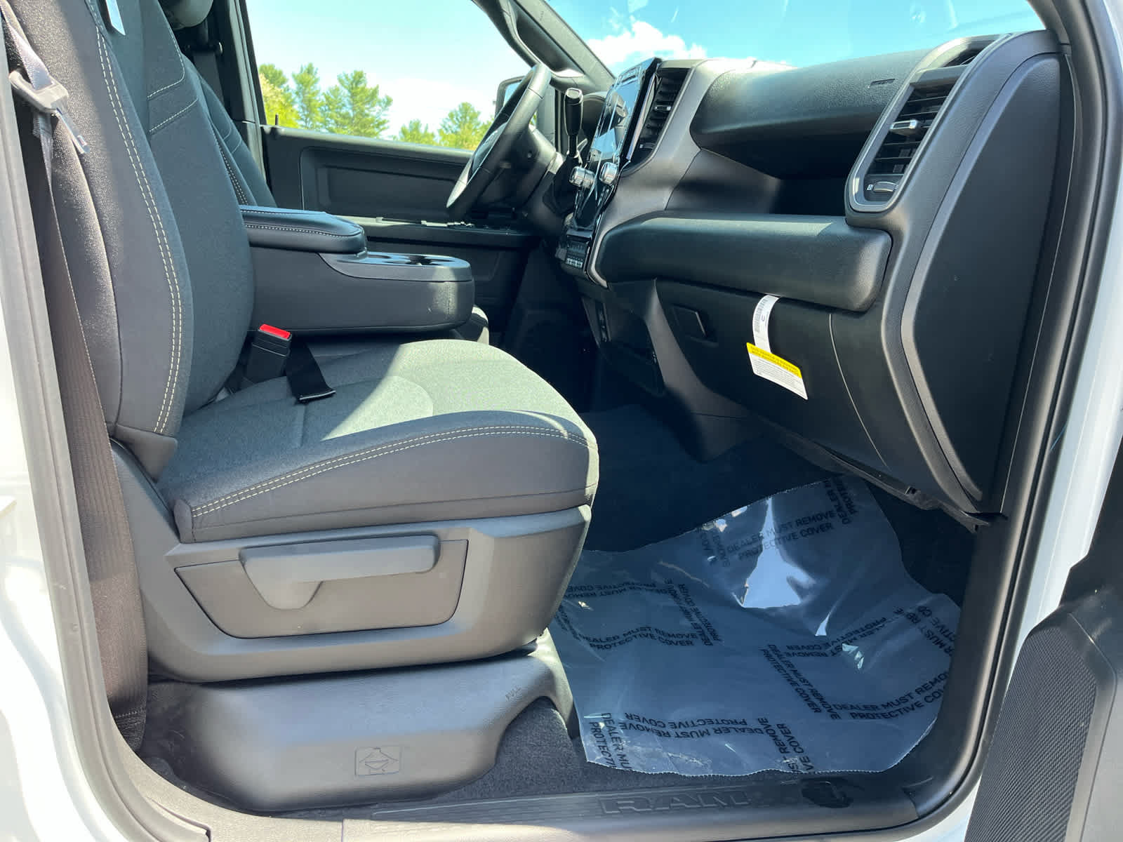 New 2026 RAM 3500 Tradesman AWD/4WD image 32