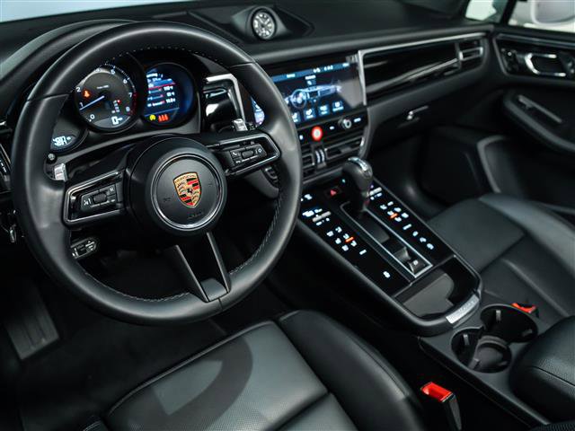 Certified 2026 Porsche Macan image 4