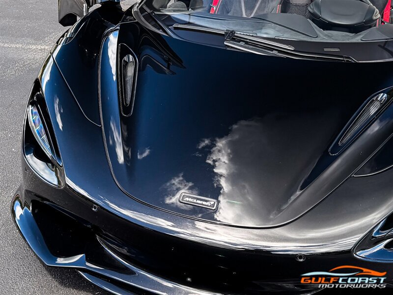 Used 2024 McLaren 750S Spider RWD image 4