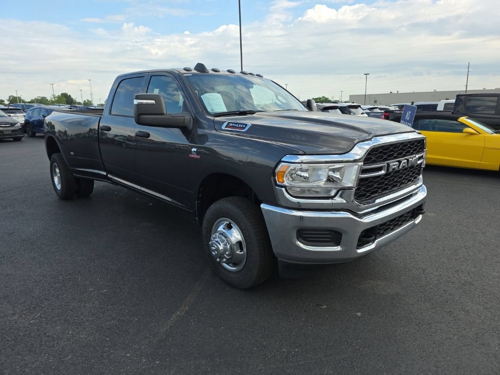 Used 2024 RAM 3500 Tradesman w/ Chrome Appearance Group AWD/4WD image 2