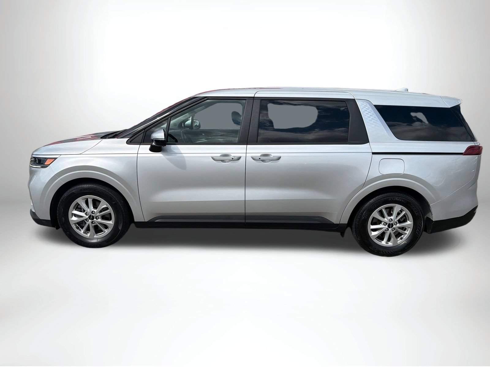 Used 2023 Kia Carnival LX FWD image 3
