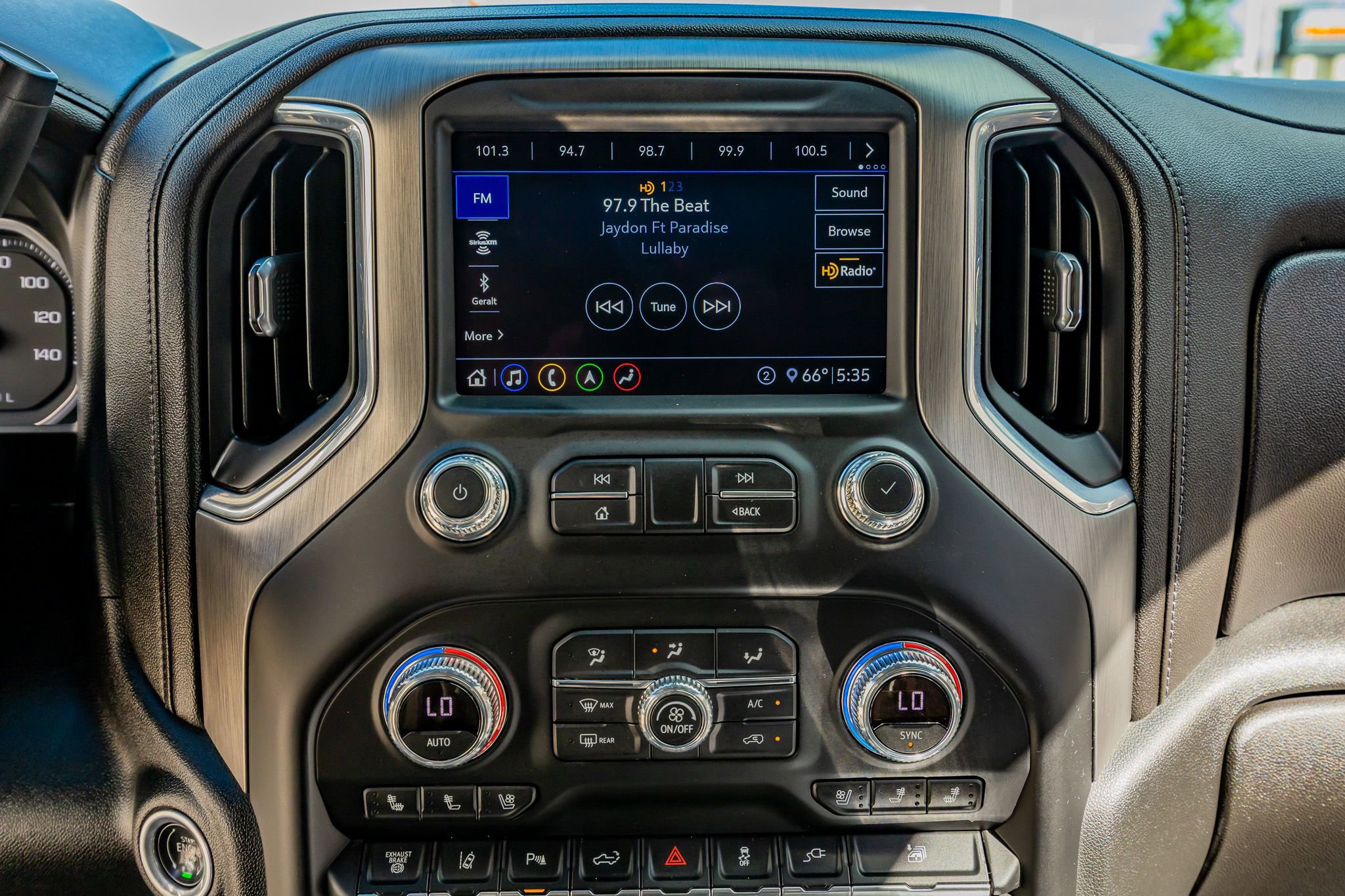 Used 2020 GMC Sierra 3500 Denali w/ Denali Ultimate Package image 25