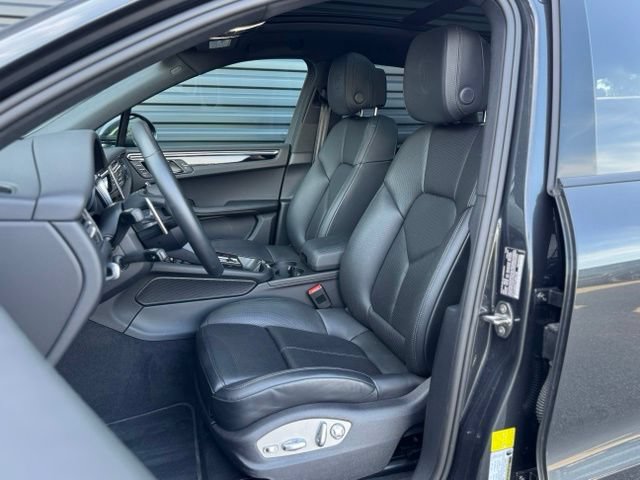 Certified 2026 Porsche Macan AWD/4WD image 5