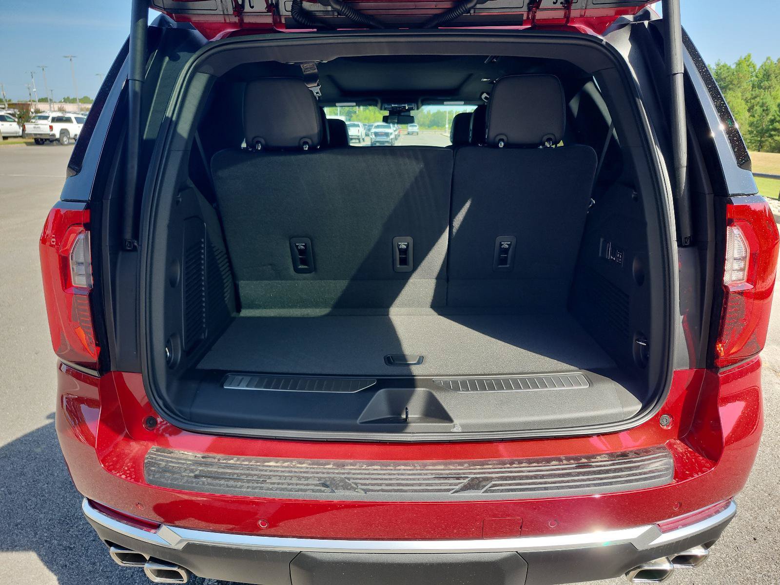 New 2026 GMC Yukon Denali w/ Sun & Power Step Package AWD/4WD image 8