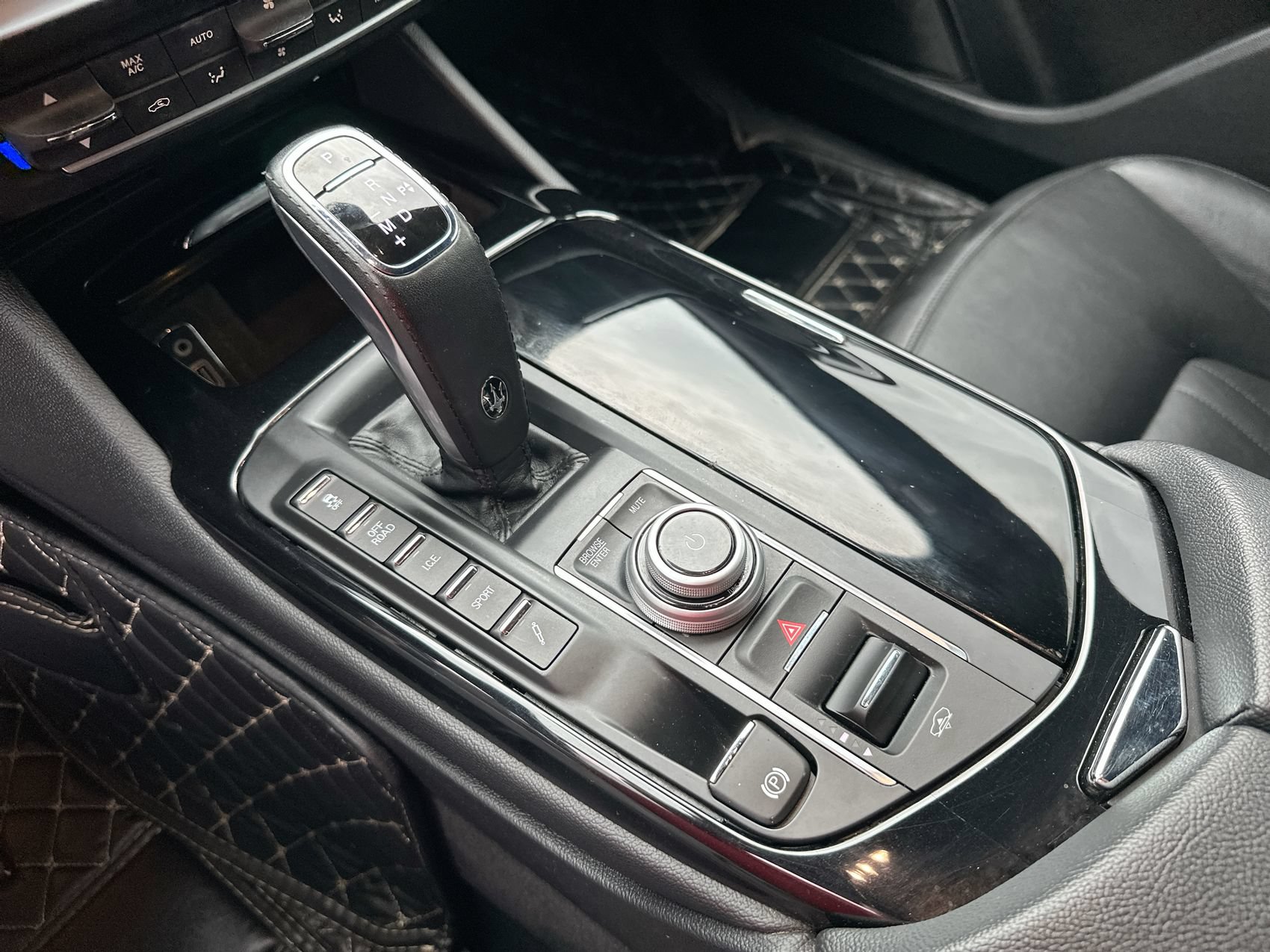 Used 2021 Maserati Levante AWD/4WD image 20