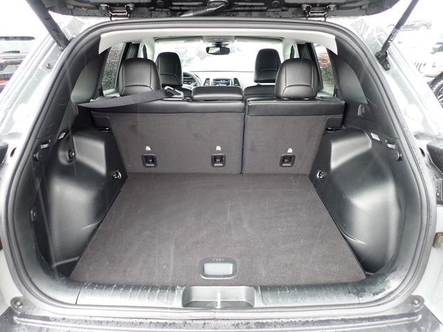 Used 2022 Jeep Cherokee Trailhawk w/ Premium Leather Package AWD/4WD image 6