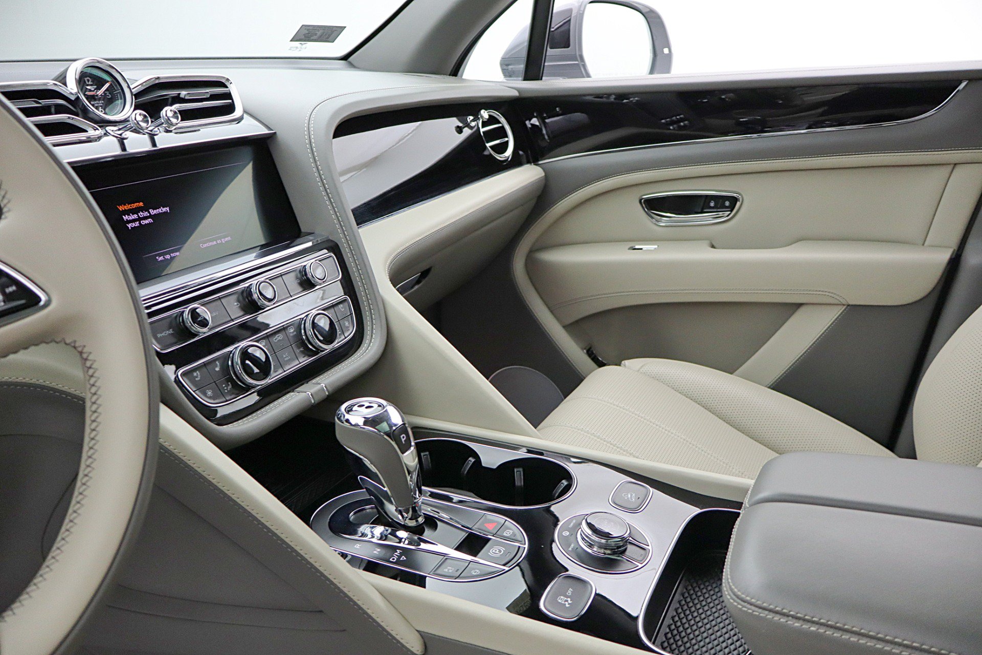 Used 2024 Bentley Bentayga Extended Wheelbase AWD/4WD image 44