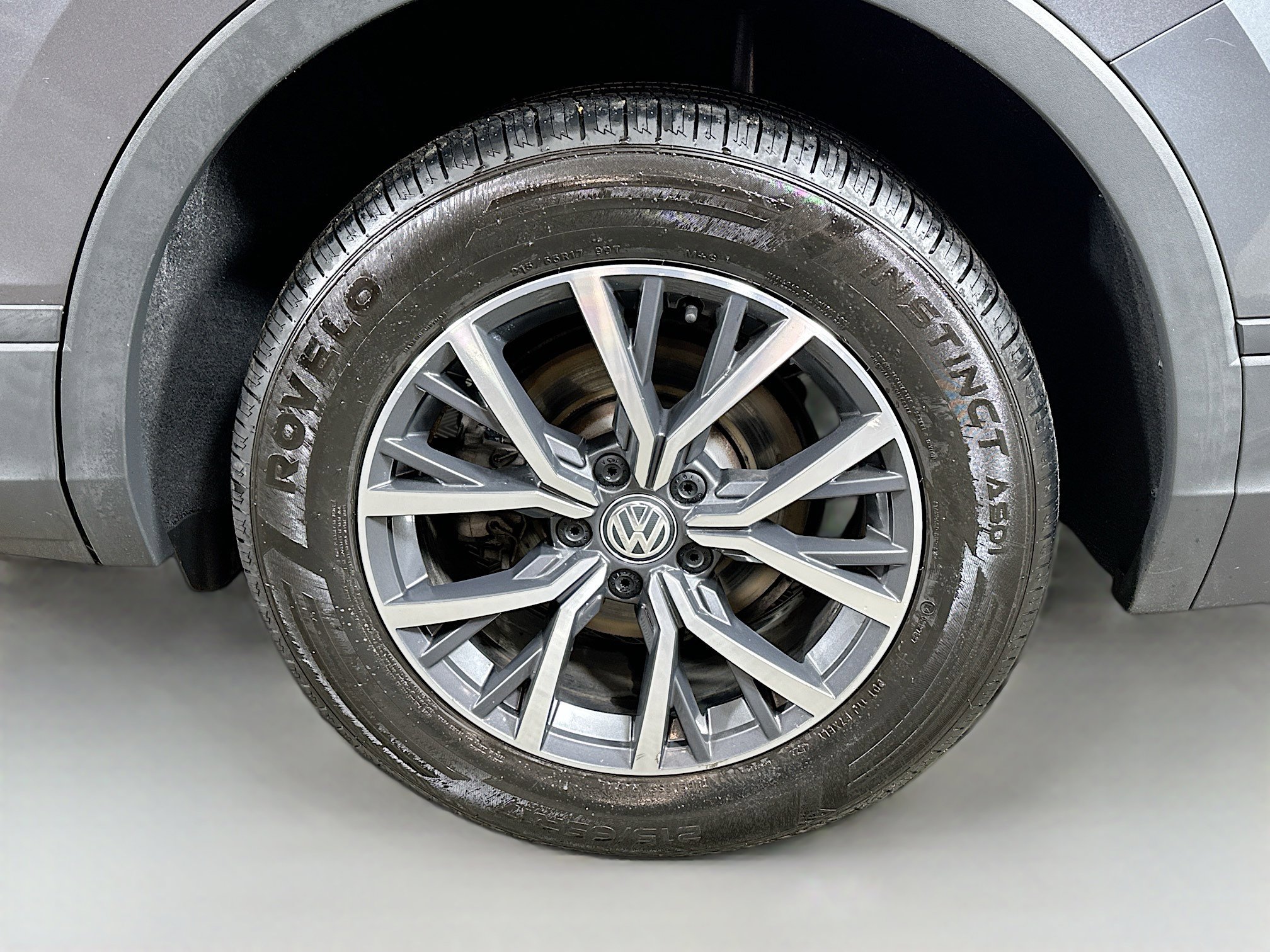 Used 2019 Volkswagen Tiguan SE AWD/4WD image 29