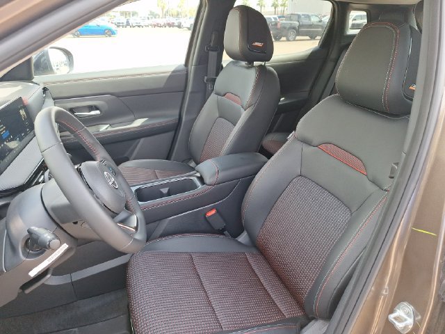 New 2026 Nissan Kicks SR w/ SR Premium Package FWD image 9
