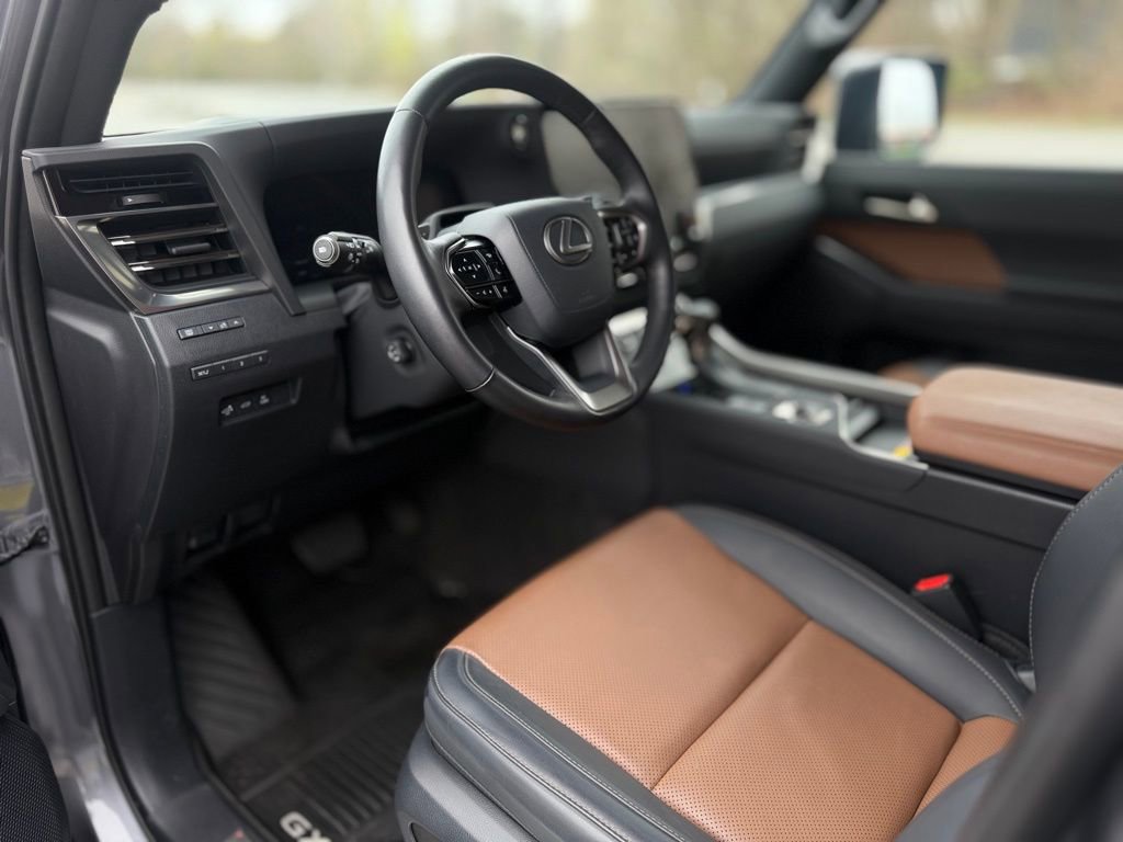 Used 2024 Lexus GX 550 w/ Accessory Package (Z1) image 14