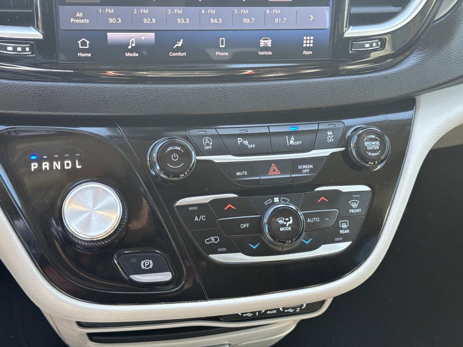 Used 2024 Chrysler Pacifica Touring-L image 36