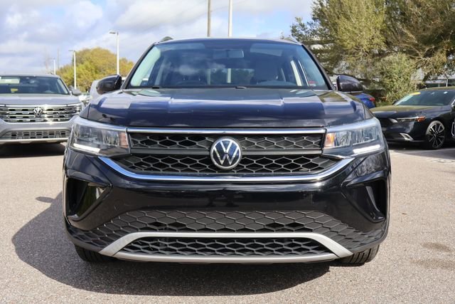 Certified 2022 Volkswagen Taos SE image 3
