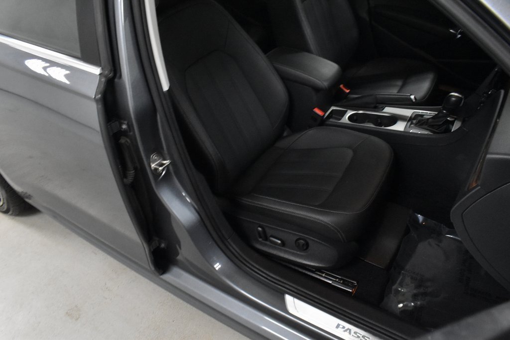 Used 2020 Volkswagen Passat 2.0T SEL image 15