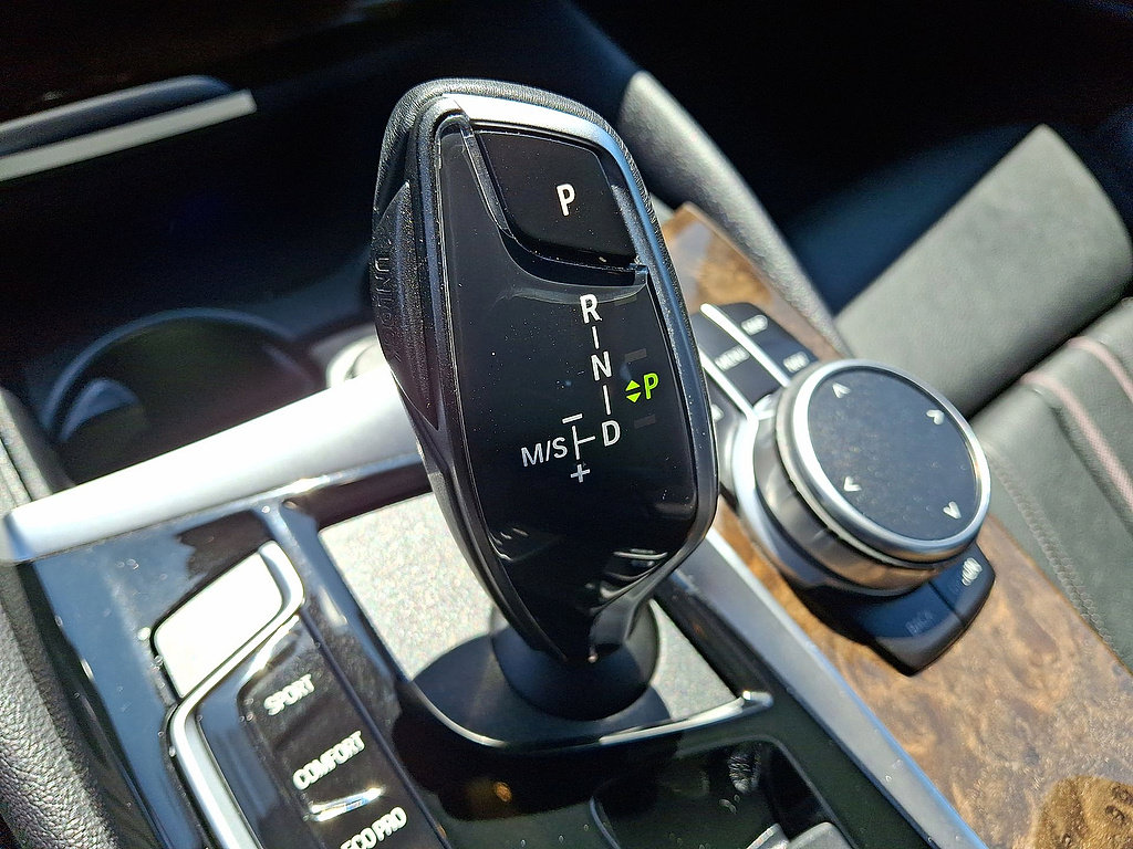 Used 2019 BMW 530e xDrive w/ Convenience Package AWD/4WD image 18