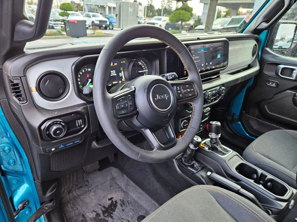 Used 2024 Jeep Wrangler Unlimited image 17