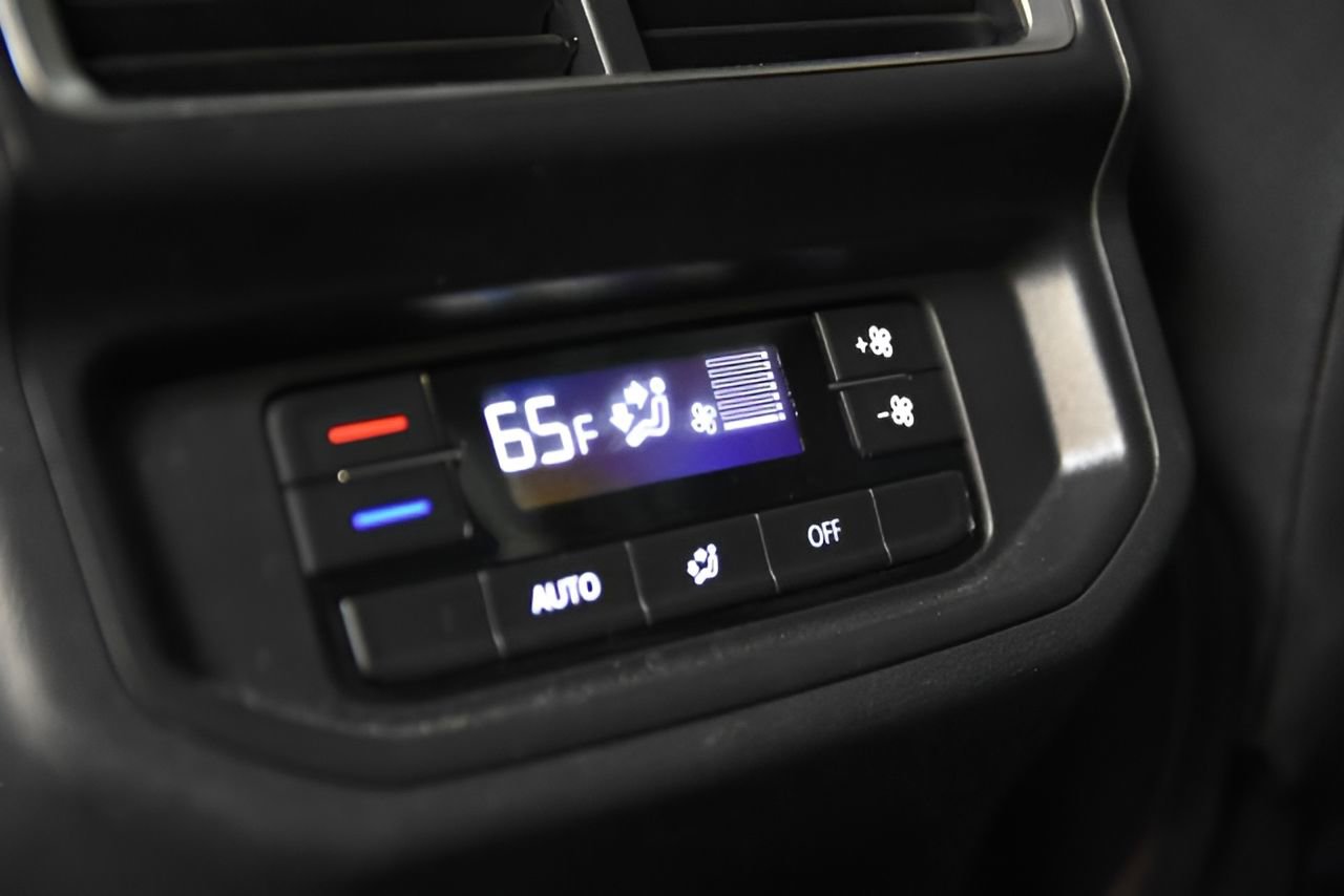 Used 2025 Volkswagen Atlas SE image 35