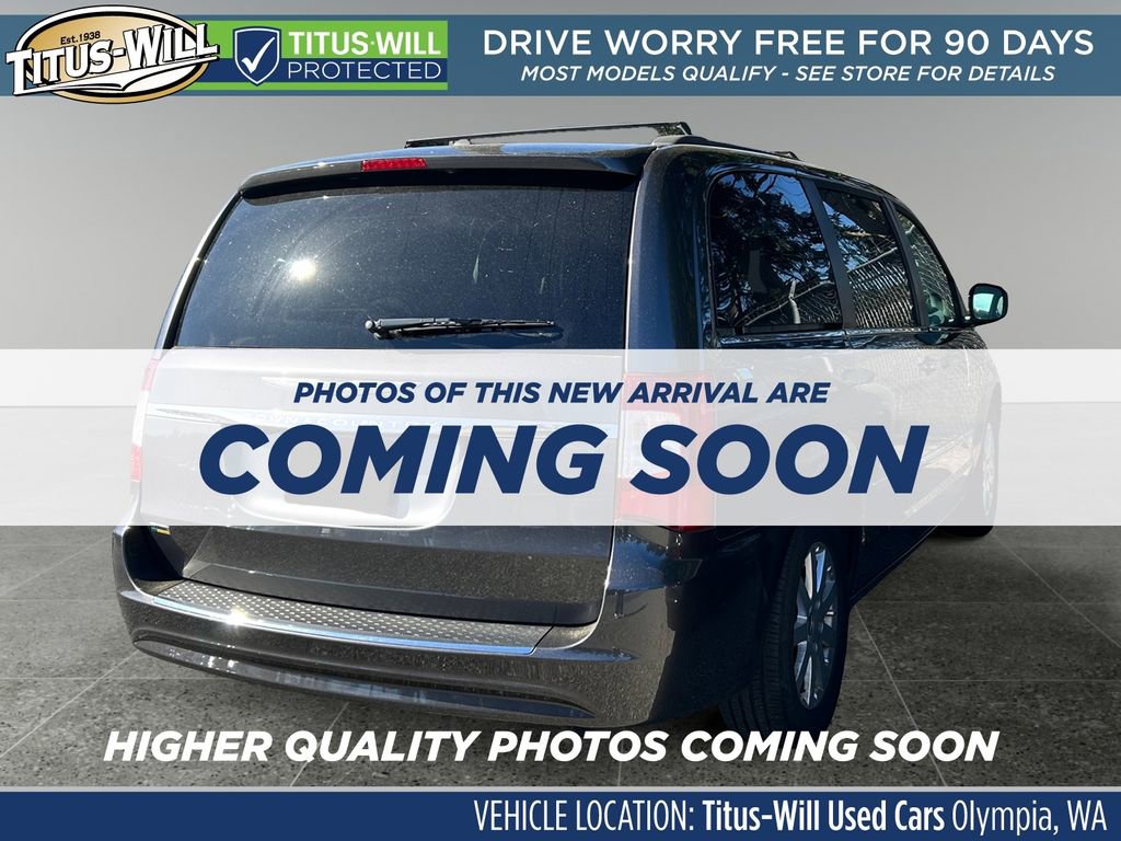 Used 2016 Chrysler Town & Country Touring image 4