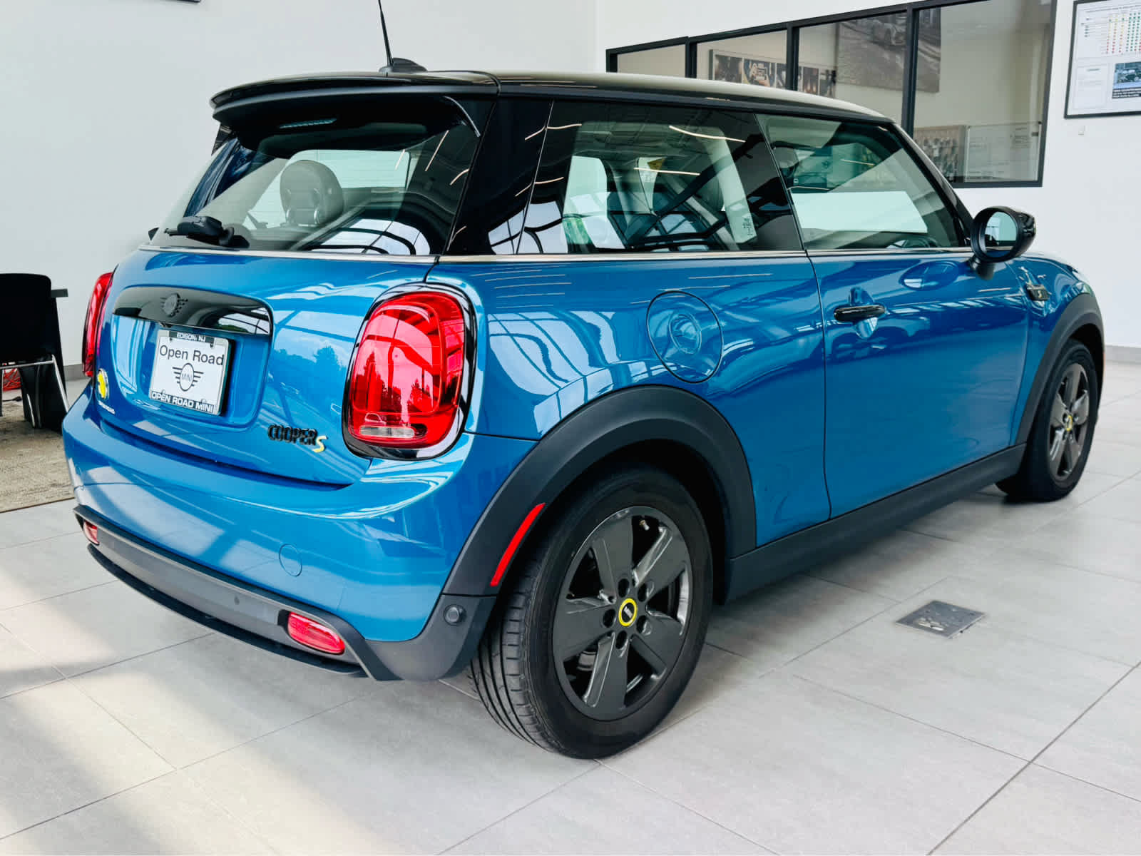 Used 2024 MINI Cooper SE FWD image 6