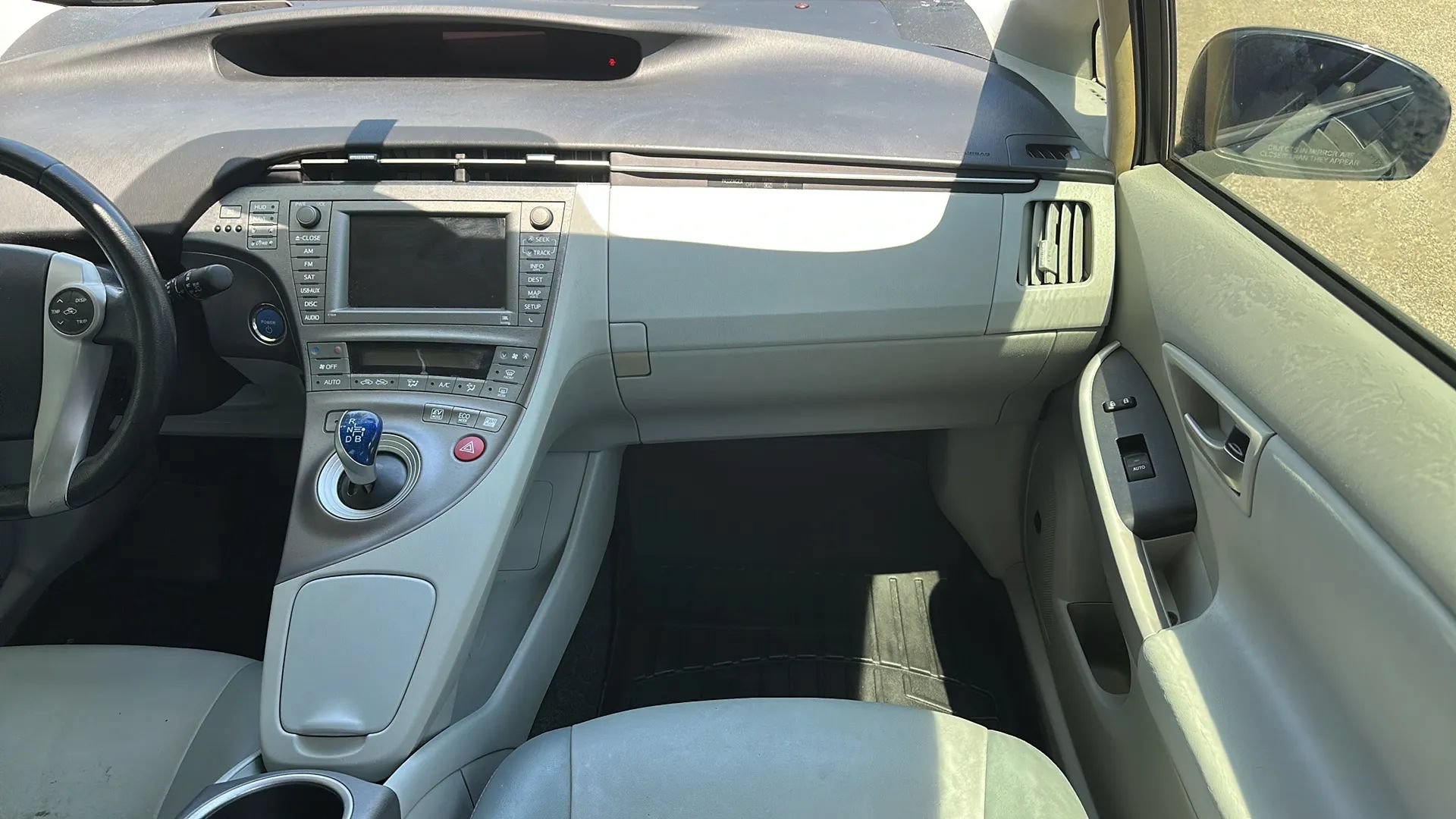 Used 2014 Toyota Prius Four w/ Solar Roof Package FWD image 28